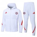 Giacca Cappuccio Bayern Monaco 2026/2027 Bianco Giacca Cappuccio Bayern Monaco 2026/2027 Bianco