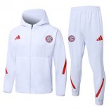 Giacca Cappuccio Bayern Monaco 2026/2027 Bianco Giacca Cappuccio Bayern Monaco 2026/2027 Bianco